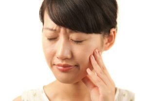 woman experiencing TMJ pain